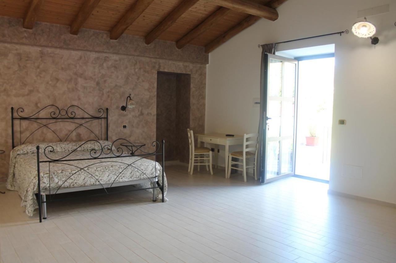 Bed and Breakfast Antico Casale Джоиоза-Мареа Экстерьер фото